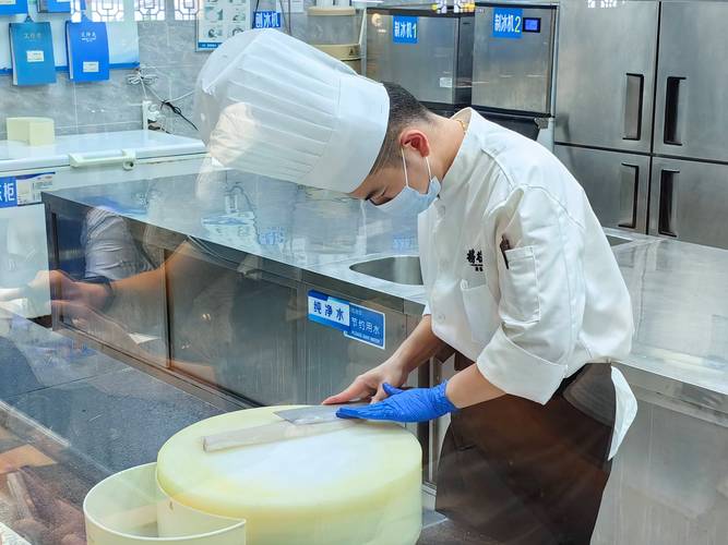 順德魚生獲全省首張餐飲服務(wù)認(rèn)證，引領(lǐng)高品質(zhì)餐飲“盲選”時代